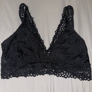 Super cute lacy black aerie, AE bralette size Large